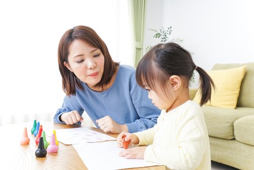 Los términos niñera y au pair no refieren al mismo tipo de trabajo.