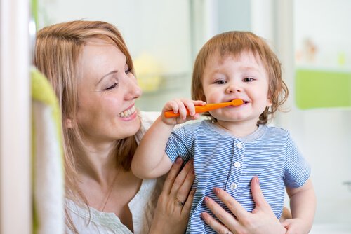 La salud bucal es importante desde los primeros años de vida para evitar problemas como las manchas en los dientes definitivos..