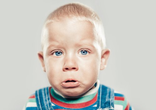 C'est à vous de faire en sorte que votre enfant ne s'habitue pas à recourir à la bouderie pour obtenir ce qu'il veut.