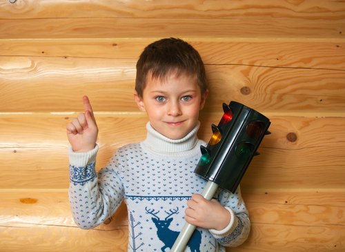 La técnica del semáforo para controlar las emociones en niños