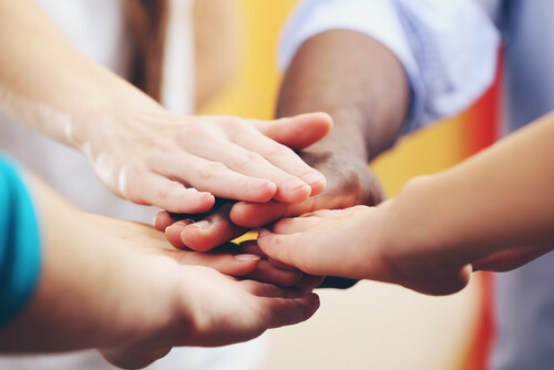 Los pequeños educados para practicar la tolerancia tienen mejores relaciones sociales.