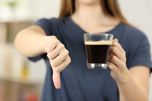 Consumir café es una de las cosas que no pueden hacer las embarazadas.