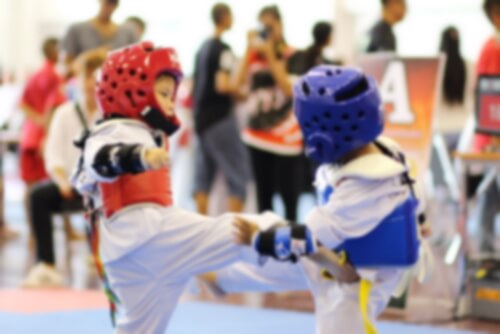 Es recomendable que los niños practiquen algún deporte durante la infancia.