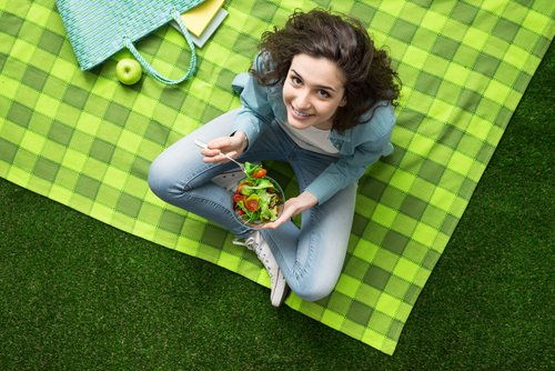 El adolescente vegano siente la satisfacción de contribuir al bienestar del planeta.