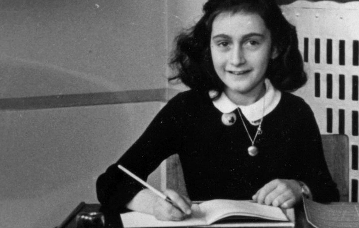 El diario de Ana Frank es uno de los libros más recomendados para adolescentes.