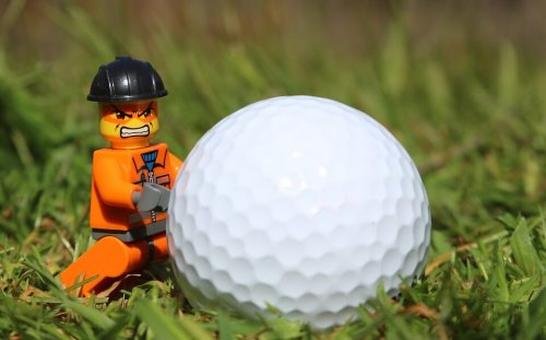 El golf para niños es una opción sana y completa para desarrollar sus capacidades.