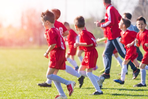 Las actividades deportivas son geniales para que los efectos del cambio de colegio a los niños no sean tan bruscos.