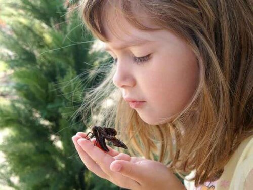 Desde pequeños, la educación ambiental forma valores de empatía y conciencia sobre el cuidado del ambiente.
