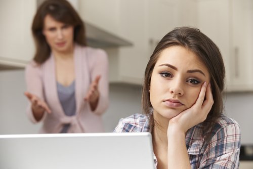 La hiperactividad en adolescentes puede causar discusiones en la familia.