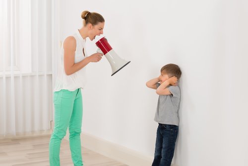 Gritar no es garantía para criar buenos hijos; todo lo contrario.