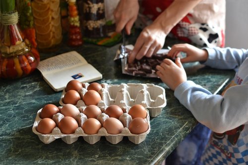 Tanto las madres como los padres y los niños pueden divertirse y disfrutar con estas recetas de bizcochos para las meriendas.