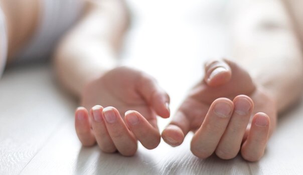 En la adolescencia empiezan a surgir las primeras relaciones de pareja.