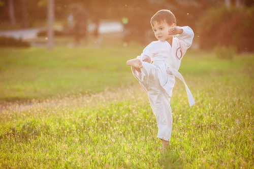 Lejos de ser violentas, las artes marciales para niños transmiten importantes enseñanzas a los pequeños.