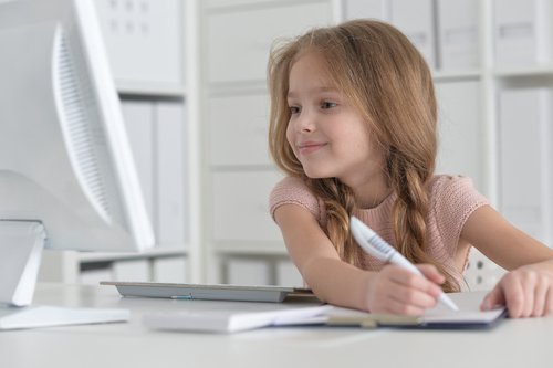 Los cursos de informática para niños les servirán para el uso de los ordenadores como herramientas educativas.
