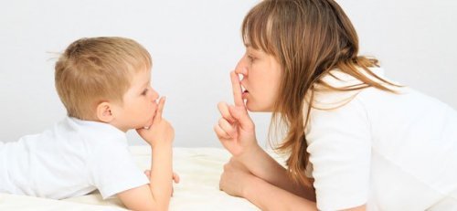 Educar en el silencio ayuda a los niños a tomar conciencia sobre sus propios pensamientos.