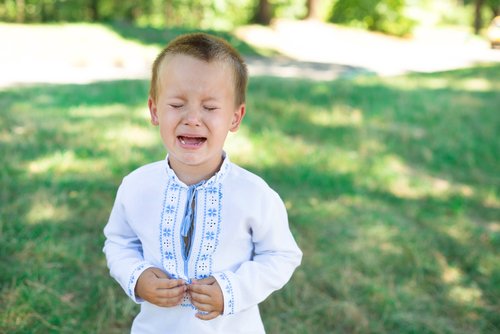 La queja en los niños suele estar acompañada de berrinches.
