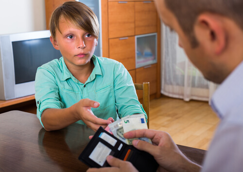 La educación financiera en nuestros hijos debe comenzar tan pronto como sea posible.