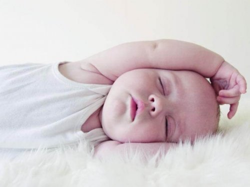 Beaucoup de parents s'inquiètent de savoir se c'est normal que leur bébé dort beaucoup.