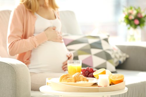 Hay ciertos alimentos que no debe comer una embarazada.