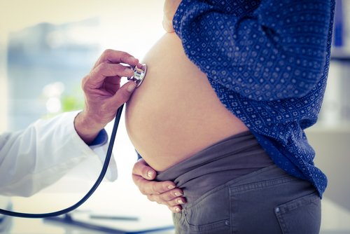 Si hay un desprendimiento de la bolsa durante el embarazo, es necesario acudir al médico cuanto antes.