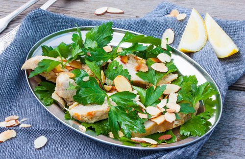 Las recetas saladas para bebés de 6 a 9 meses incluyen ensaladas muy nutritivas.