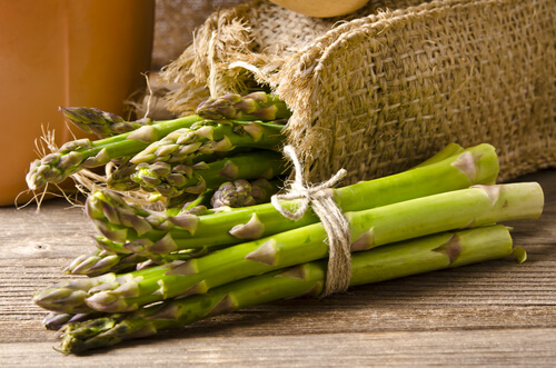 Los espárragos verdes son una excelente opción para preparar un salteado de verduras.