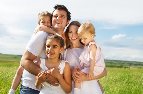 In molti paesi, le famiglie numerose sono quelle con tre o più figli.