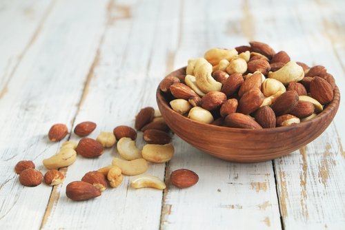 Le noci contengono acido folico.