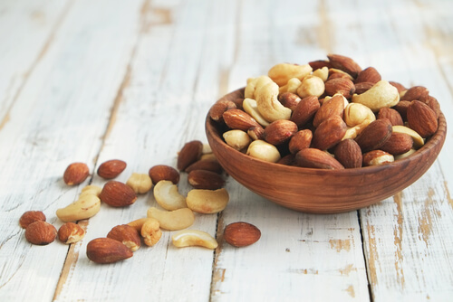 Les noix contiennent de l'acide folique.