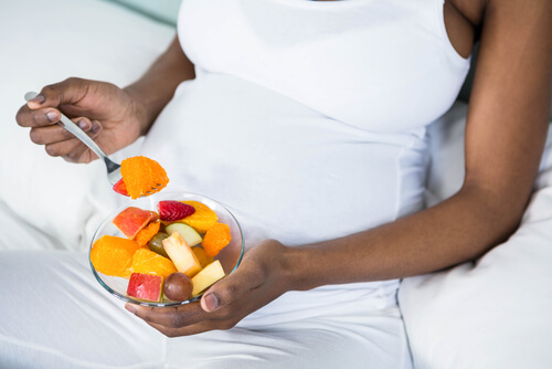 Tomar fruta teniendo la gripe estando embarazada es muy beneficioso.
