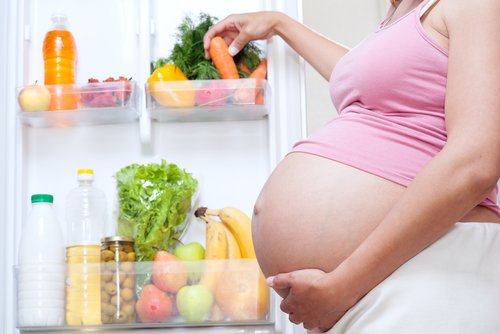 Las meriendas para el tercer trimestre de embarazo deben incorporar vegetales y alimentos saludables.