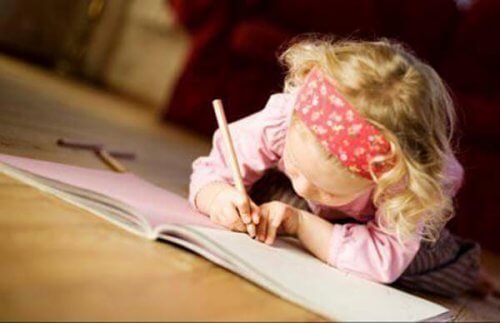 La escritura favorece el vocabulario y la expresión de los niños.