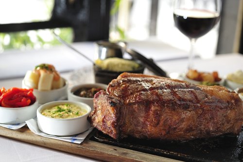 El churrasco es una muy buena opción para almorzar.
