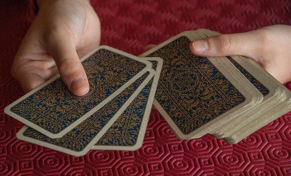 Los juegos de cartas para niños permiten ejercitar las matemáticas.