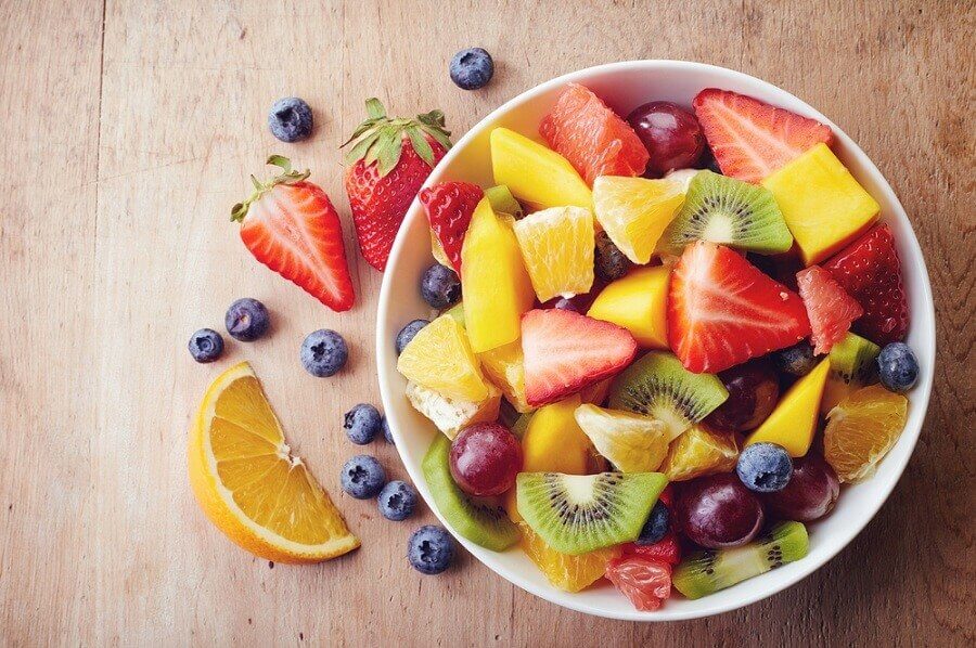 Las frutas y verduras son una parte central de la dieta durante la lactancia.