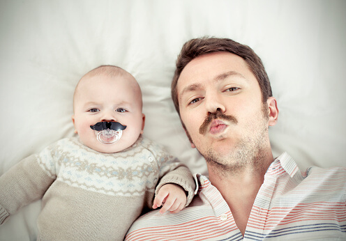 El permiso por paternidad es algo que no muchos consideran tras el parto.