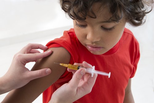 Algunos expertos recomiendan no vacunar a los niños.