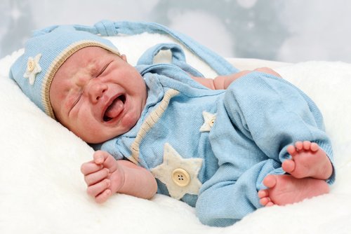 EL bebé puede llorar por muchos y diferentes motivos.