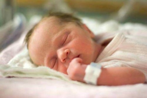 En las primeras horas de vida, tienen lugar todas las pruebas que se realizan a recién nacidos.