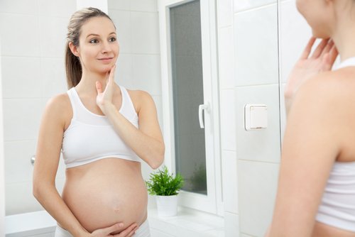 En el segundo trimestre, los cambios emocionales durante el embarazo se manifiestan de manera positiva.