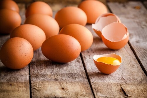 Des oeufs.