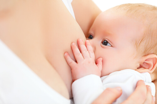 ¿Cuáles son las mejores posturas para amamantar el bebé?