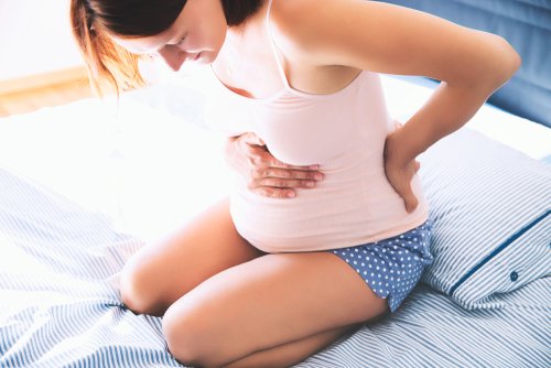 Los dolores punzantes pueden ser una señal de desprendimiento de la bolsa durante el embarazo.