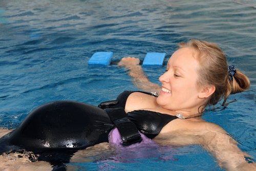 Beneficios de practicar natación durante el embarazo