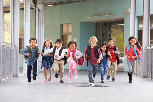 Preparar a los niños para la vuelta al cole hace más fácil su readaptación a este ámbito.
