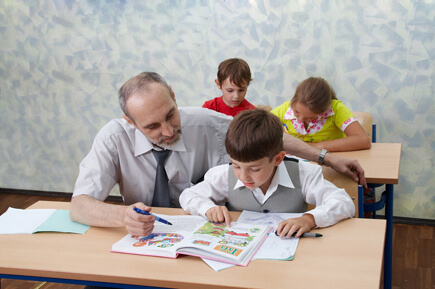 La empatía del maestro es clave para el desarrollo académico de los niños.