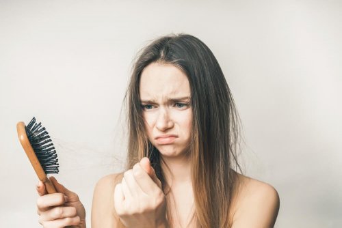 Il existe différents remèdes naturels pour faire face à la perte de cheveux après l'accouchement.