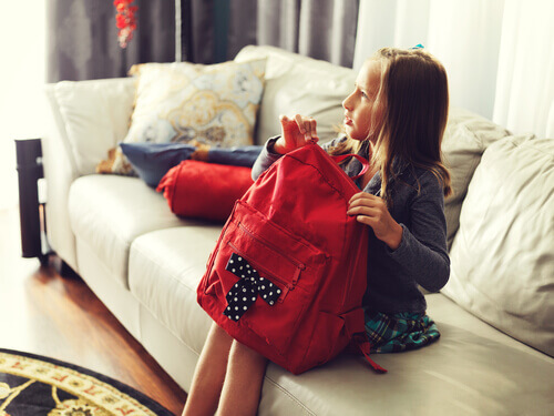 ¿Qué debo meter en la mochila del colegio?