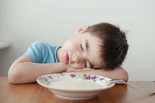 La narcolepsia en niños provoca que se queden dormidos en situaciones inauditas.