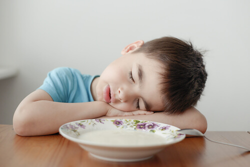 ¿Por qué mi hijo está cansado todo el rato?